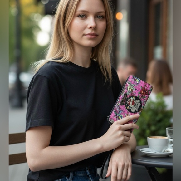 Ed Hardy NWT Love Kills Wallet With Wrist Strap - Picture 5 of 5